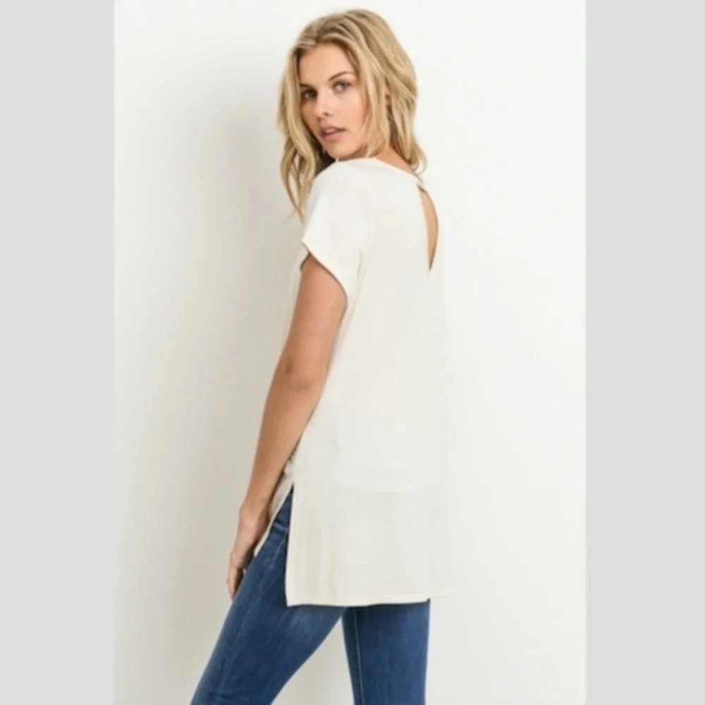 Gilli V Neck Strappy Cutout Tee Top NWT Gray - Picture 4 of 6